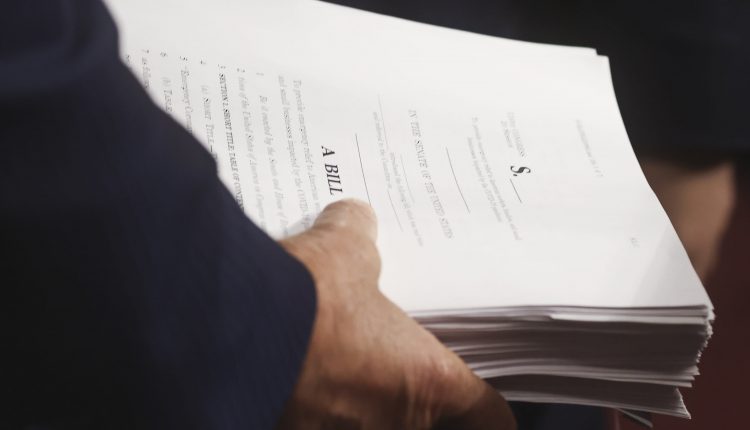 Congress is working on a $ 900 billion relief plan

