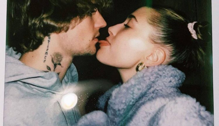 See Hailey Bieber's reaction to Justin's NSFW comment on her jaw

