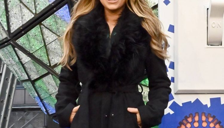 Jessie James Decker claps back on "TMI" comment on "Nekkid" photo

