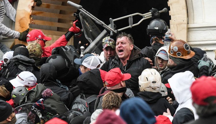 Senate Democrats plan to target IRS in investigation of pro-Trump groups

