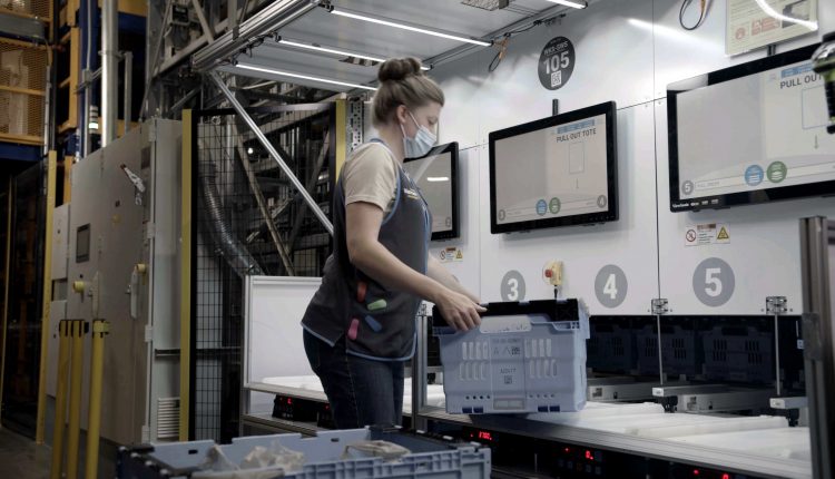 Walmart will accelerate auto-fulfillment in its stores as the online grocery store grows

