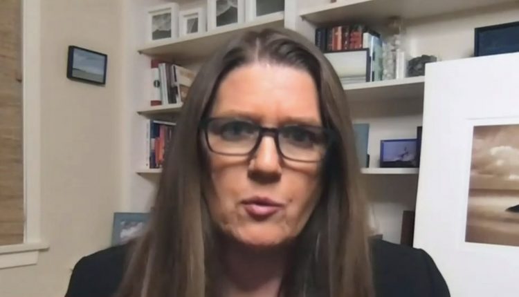 Mary Trump urges lawmakers to ignore Trump's fake franchise ribbon and now kick him out of office

