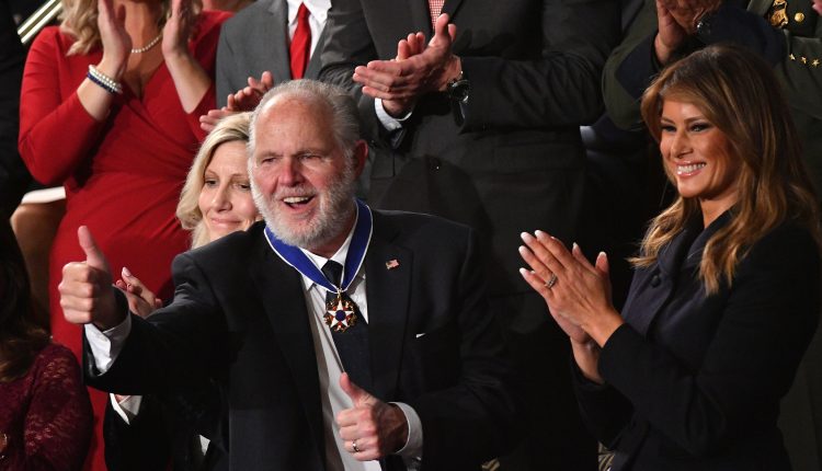 Rush Limbaugh, der Moderator der Brandradio-Talkshow, stirbt im Alter von 70 Jahren
