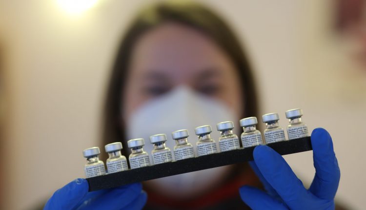 Pfizer plans to ship 200 million doses to the US by May earlier than expected

