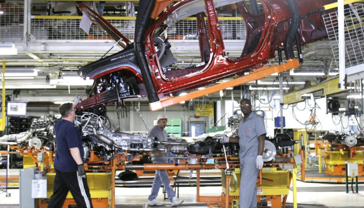 Detroit Extends Covid Vaccine Eligibility to Auto Workers

