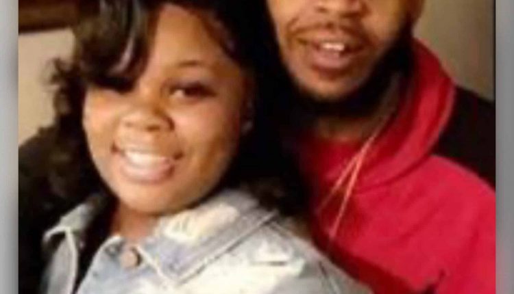 Judge dismisses charges of Kenneth Walker shooting officers (update)

