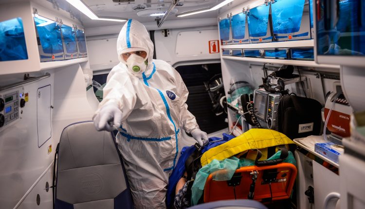 According to the WHO, the Covid pandemic is increasing "exponentially" with more than 4.4 million new cases per week

