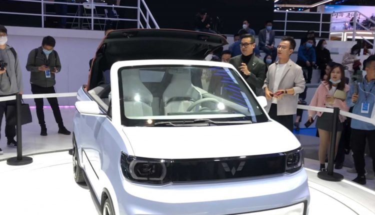 China's Wuling Hongguang Mini EV launches the electric convertible convertible

