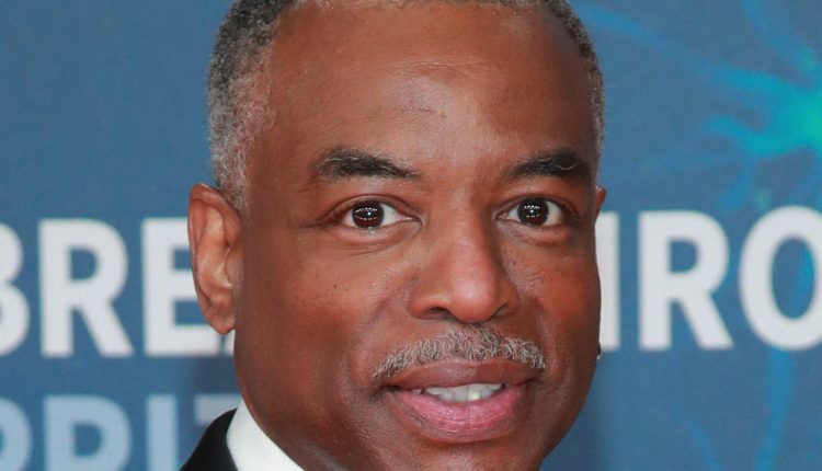 LeVar Burton publicly shares the online petition, Alex Trebek as the permanent host of "Jeopardy!"

