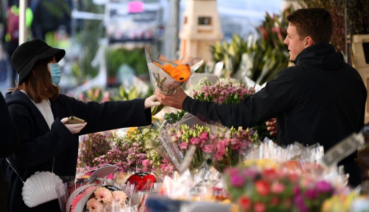 Consumers will spend more on mom

