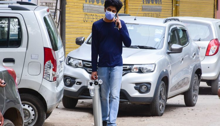 The daily cases rise again over 400,000

