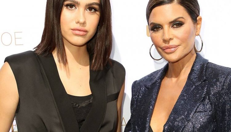 You must see Amelia Gray Hamlin pose in Mama Lisa Rinna's wedding dress

