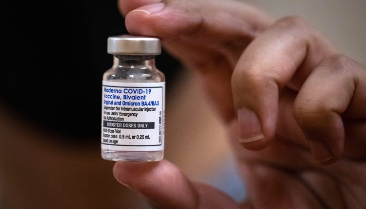 FDA advisers recommend using Covid omicron recordings for all doses

