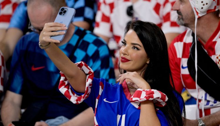 The World Cup's "sexiest fan" was spotted with Drake, Jamie Foxx, in Miami

