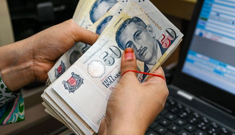 Singapore Central Bank sees weak growth and lower inflation in 2023

