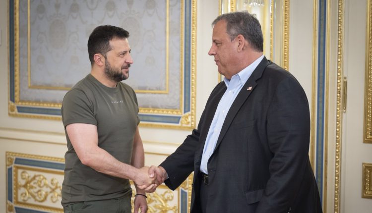 GOP hopeful Chris Christie surprise trip to Ukraine, visits Zelenskyy