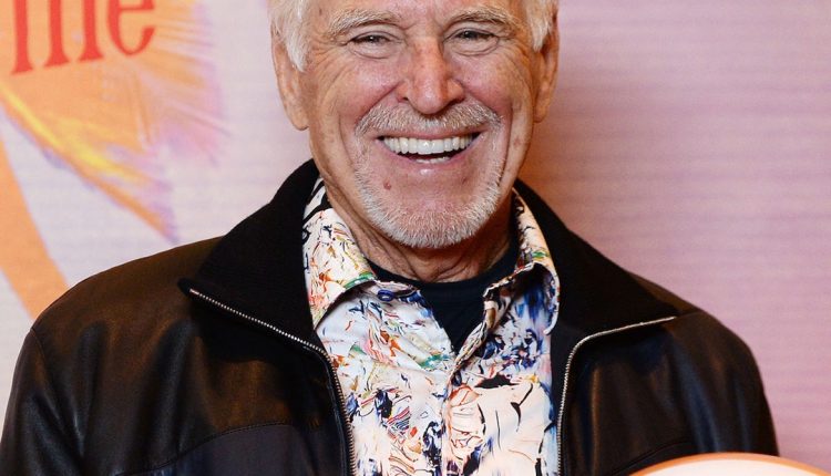 Jimmy Buffett Dead at 76: Stars Honor "Margaritaville" Singer