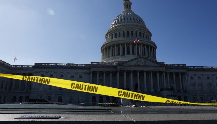 Moody's cuts U.S. outlook to negative, citing deficits and political polarization