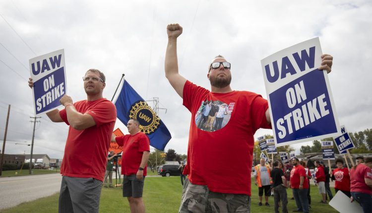 GM labor deals with UAW, Unifor to increase costs by $9.3 billion