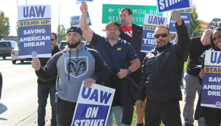 UAW-Stellantis workers ratify new contract