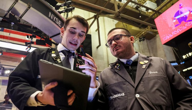 Stick with cash? Experts rethink popular portfolio strategies for 2024