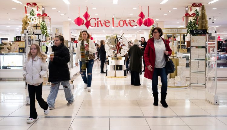 What strong Black Friday retail sales mean for holiday spending