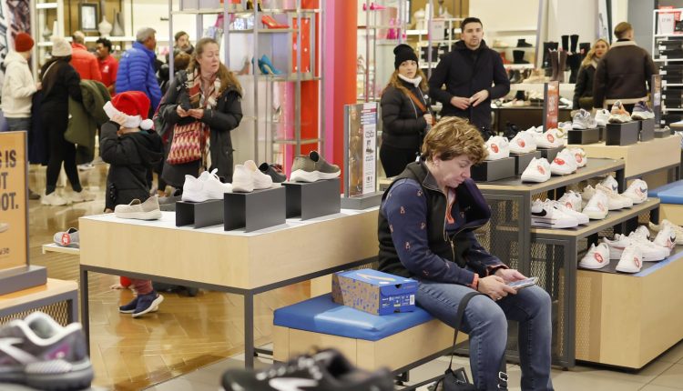 Online shopping for holidays exceeds 2020 pandemic high, CNBC economic survey shows