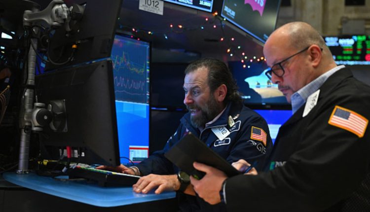 investors weigh 2024 interest rate outlook