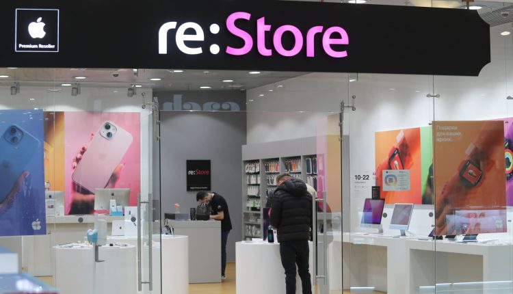 Two years after Apple quit Russia over Ukraine, Vision Pros are for sale in Moscow