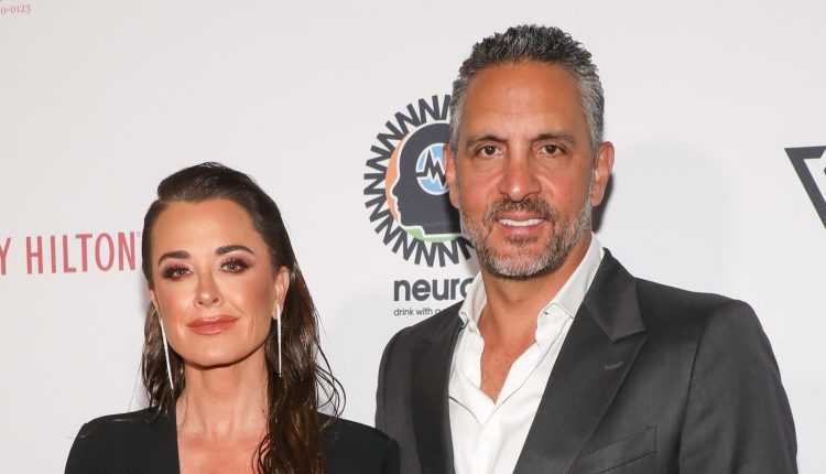 Kyle Richards Says She Still Lives With Ex Mauricio Umansky