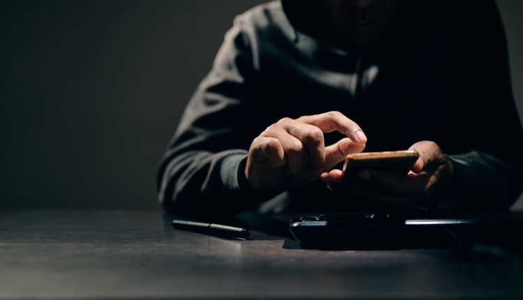 AT&T sued over nude photos from customer's phone

