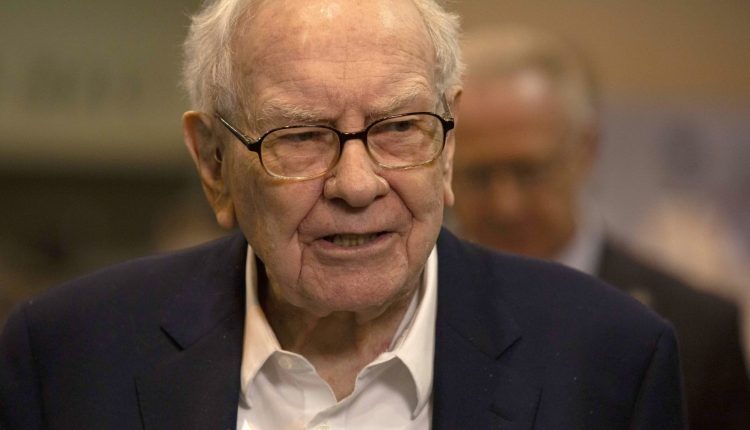 Berkshire Hathaway's cash exceeds $300 billion as Buffett sells more shares and freezes buybacks

