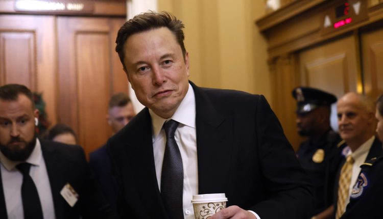 Musk demands the judge

