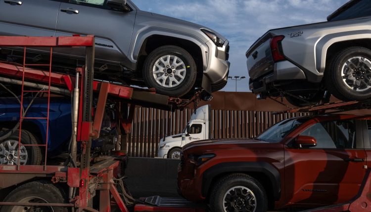Trump's tariffs in Mexico and Canada challenge the auto industry

