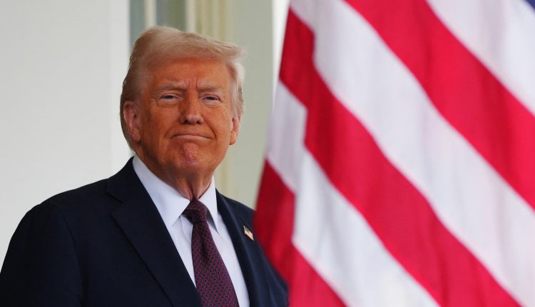 Trump characters order the official US language to make English

