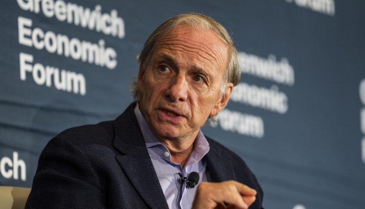 Ray Dalio warns that the growth of the US debt will lead to "shocking developments"

