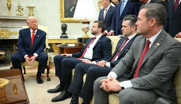 Trump defends the national security chief Waltz after signal texts via the Houthi strike signal signal signal sent to reporter

