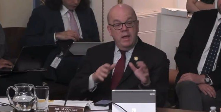 Top Democrats breaks the idea that Democrats should keep the government open to Republicans

