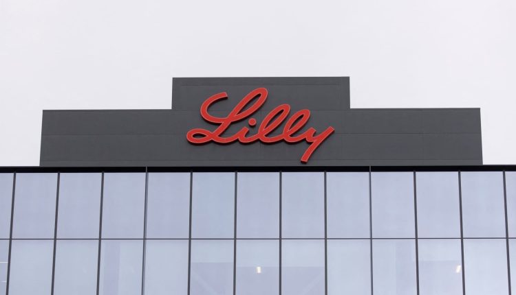 Trump says that pharmaceutical tariffs are coming, but the shares rise

