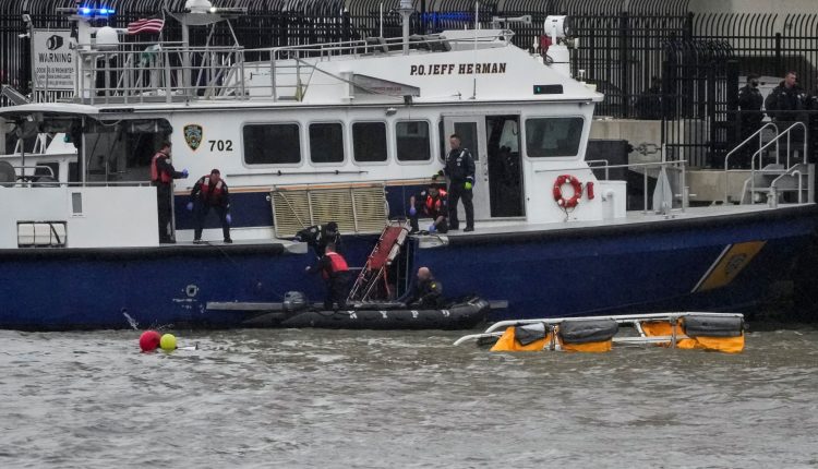 Helicopter accidents in the Hudson River before Manhattan and kill all 6 on board

