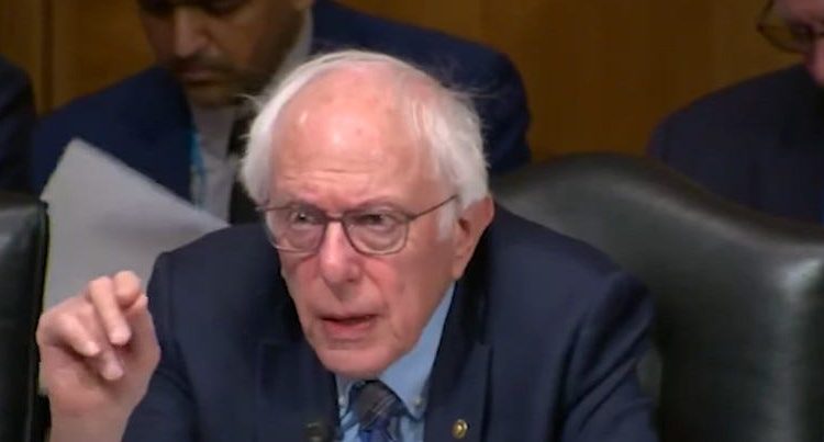 Bernie Sanders blows Trump and reminds America that the trade war is illegal

