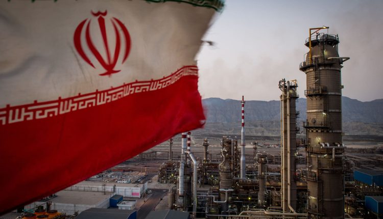 The oil prices fall after Trump increases the hopes for a US Iran atomic agreement

