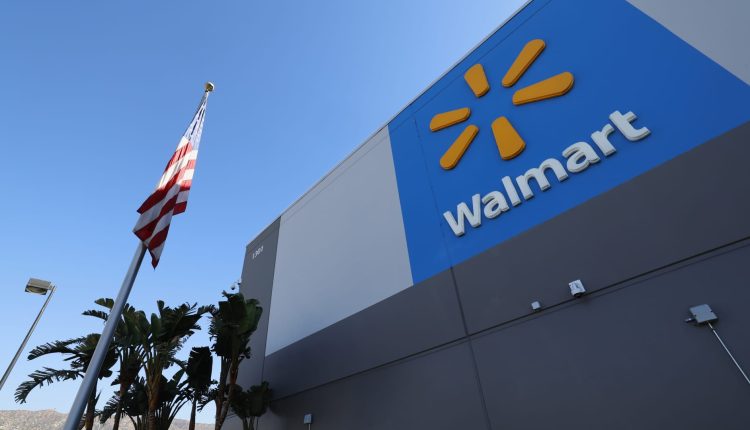 Trump calls on Walmart to eat the tariffs after the retailer warned that the prices are increased

