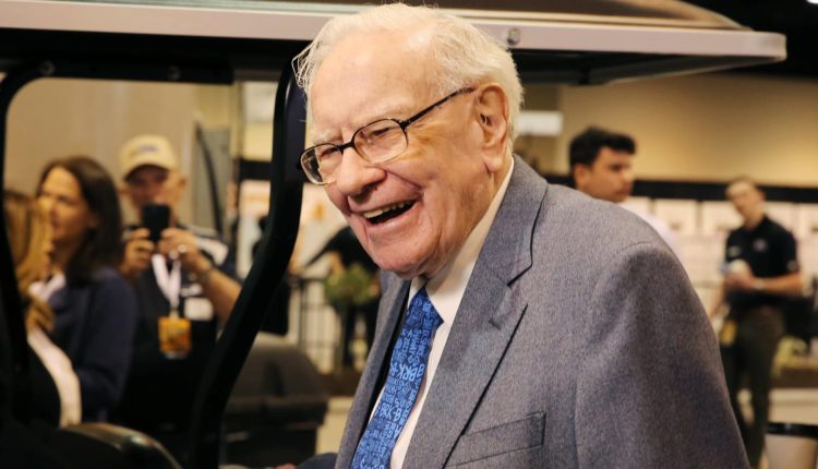 Investors are stacked in large, short financial betting with Warren Buffett

