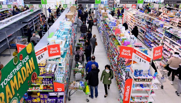   UK supermarkets stock groceries;  Buyers said they shouldn't be hoarding

