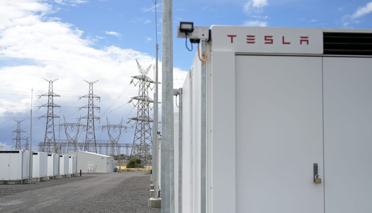 Tesla agrees to build China's largest battery power plant on a network scale